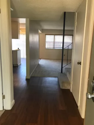 Photo #2: 20074915 Listing