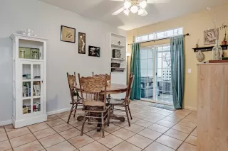 Photo #4: 20074988 Listing