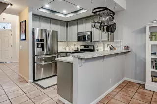 Photo #5: 20074988 Listing