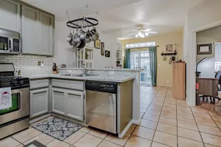 Photo #6: 20074988 Listing