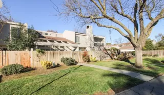 Photo #1: 20075092 Listing