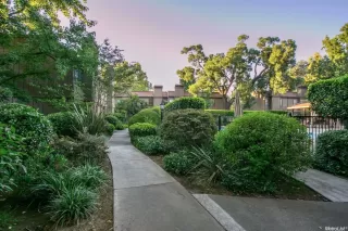 Photo #1: 20075168 Listing