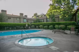 Photo #5: 20075168 Listing