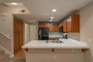 Photo #4: 20075183 Listing