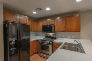 Photo #5: 20075183 Listing