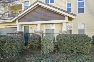 Photo #4: 20075192 Listing