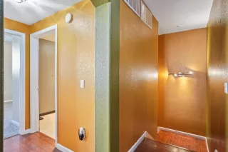 Photo #5: 20075192 Listing