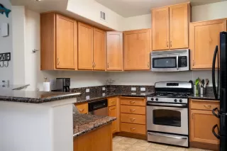 Photo #5: 20075213 Listing