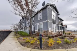 Photo #2: 20075249 Listing 