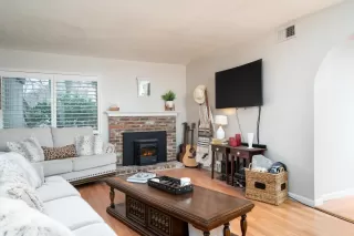Photo #4: 20075338 Listing 