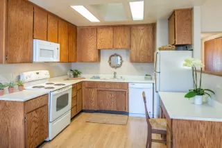 Photo #5: 20075448 Listing
