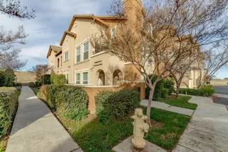 Photo #1: 20075493 Listing 