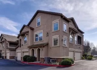 Photo #1: 20075504 Listing