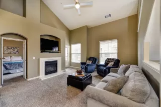 Photo #5: 20075504 Listing