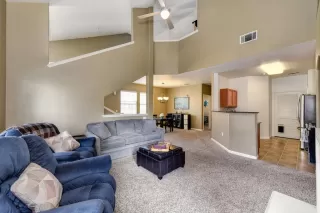 Photo #6: 20075504 Listing