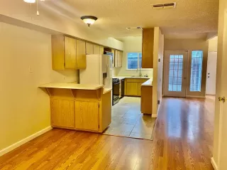 Photo #5: 20075514 Listing 
