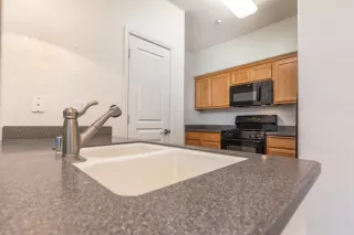 Photo #6: 20075557 Listing