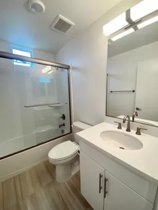 Photo #6: 20075561 Listing