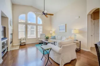 Photo #3: 20075908 Listing