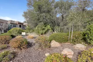 Photo #5: 20075909 Listing