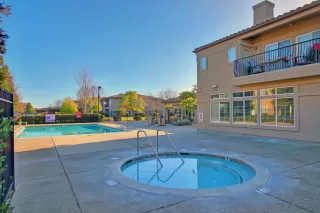 Photo #4: 20075979 Listing 
