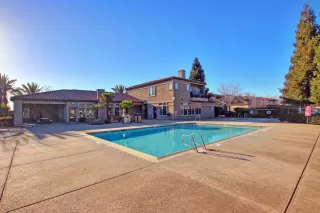 Photo #6: 20075979 Listing 