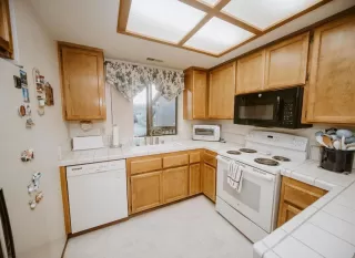 Photo #6: 20076021 Listing