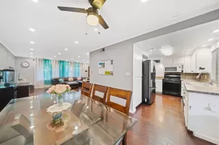 Photo #6: 20076249 Listing 