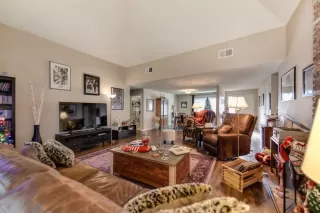 Photo #4: 20076425 Listing 