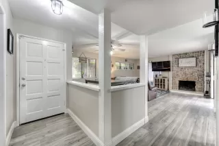Photo #2: 20076463 Listing