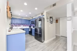 Photo #6: 20076463 Listing