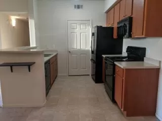 Photo #1: 20076592 Listing 