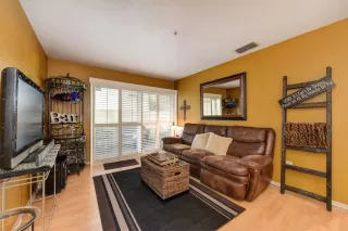 Photo #5: 20076941 Listing 