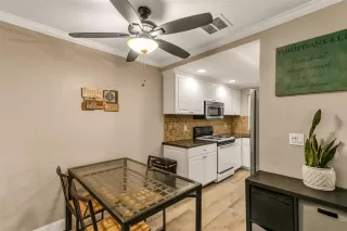 Photo #5: 20077241 Listing