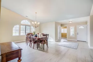Photo #1: 20077419 Listing