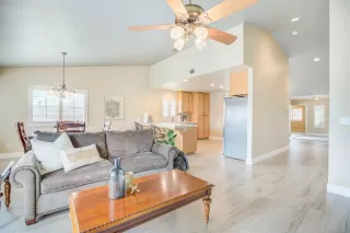 Photo #3: 20077419 Listing