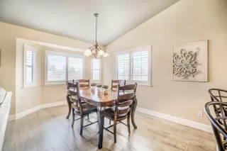 Photo #4: 20077419 Listing