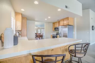 Photo #6: 20077419 Listing