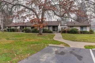 Photo #2: 20077464 Listing