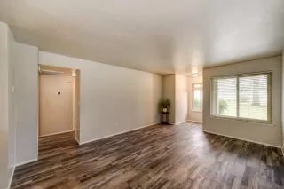 Photo #6: 20077464 Listing