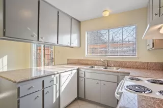 Photo #4: 20077489 Listing