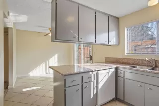 Photo #6: 20077489 Listing