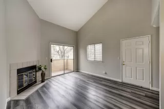 Photo #4: 20077707 Listing