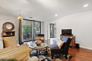 Photo #4: 20077749 Listing