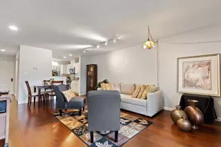 Photo #5: 20077749 Listing