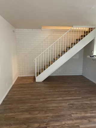Photo #4: 20077755 Listing