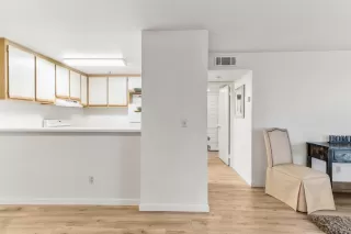 Photo #6: 20077866 Listing