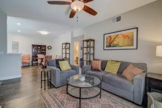 Photo #4: 20077893 Listing 