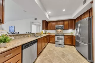 Photo #5: 20077919 Listing