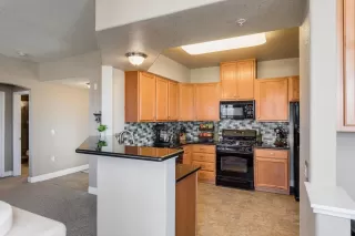 Photo #6: 20077974 Listing